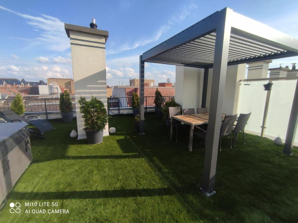 Jacuzzi Roofterrace Luxury Over The Opera Budapest Extérieur photo